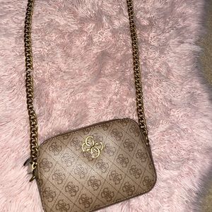 Guess chain cross body , amazing quality worn once , thick high quality!!!!